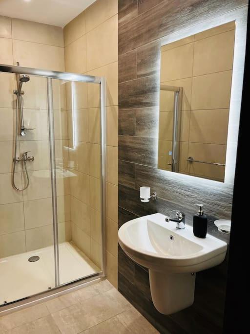 Sliema, Apt7, Stylish 2 Bedroom Apartment With Parking Ngoại thất bức ảnh
